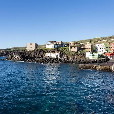 Hébergement de vacances Home2book Charming Sea Front House *