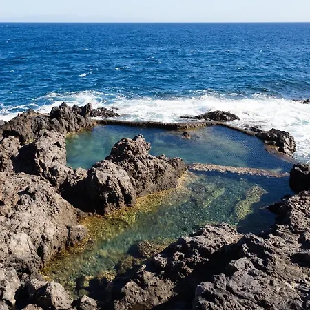 בית נופש Home2book Charming Sea Front House