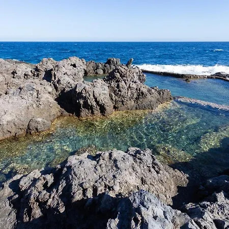 Hébergement de vacances Home2book Charming Sea Front House