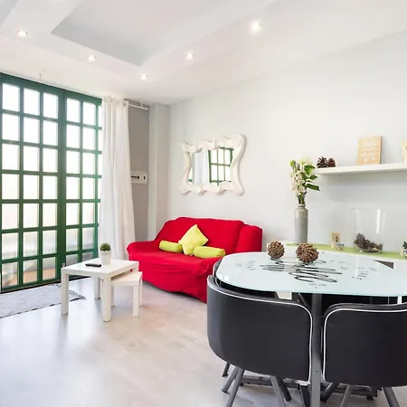 Home2book Charming Sea Front House בית נופש *