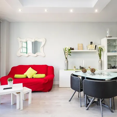 Hébergement de vacances Home2book Charming Sea Front House *