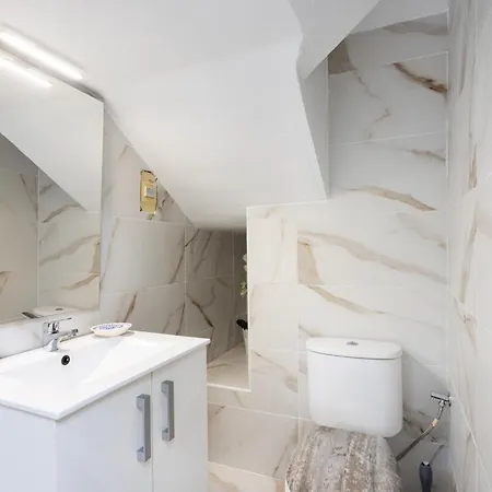 Home2book Charming Sea Front House *