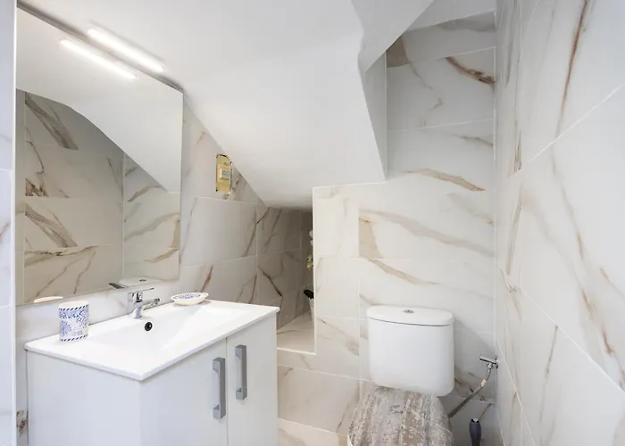 Home2book Charming Sea Front House *