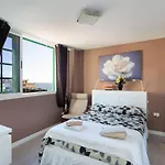 Vakantiehuis Home2book Charming Sea Front House
