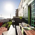 Vakantiehuis Home2book Charming Sea Front House *