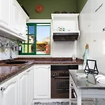 Vakantiehuis Home2book Charming Sea Front House