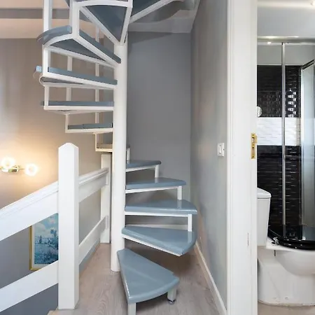 Home2book Charming Sea Front House *