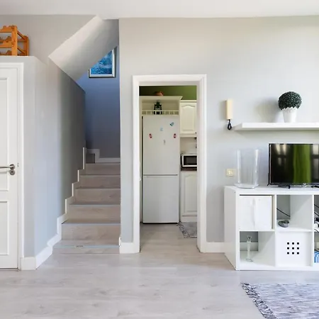 Дом отдыха Home2book Charming Sea Front House