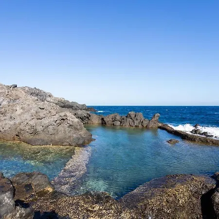 Semesterbostad Home2book Charming Sea Front House El Escobonal