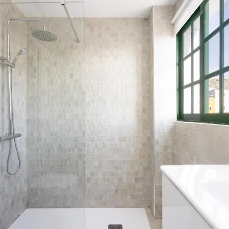 Home2book Charming Sea Front House Дом отдыха Эль-Эскобональ