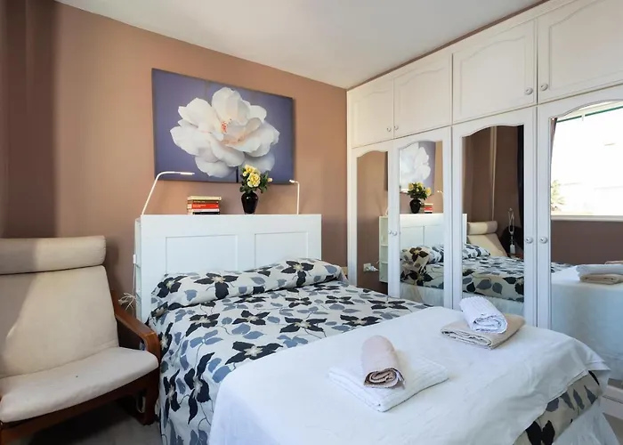 Дом отдыха Home2book Charming Sea Front House Эль-Эскобональ