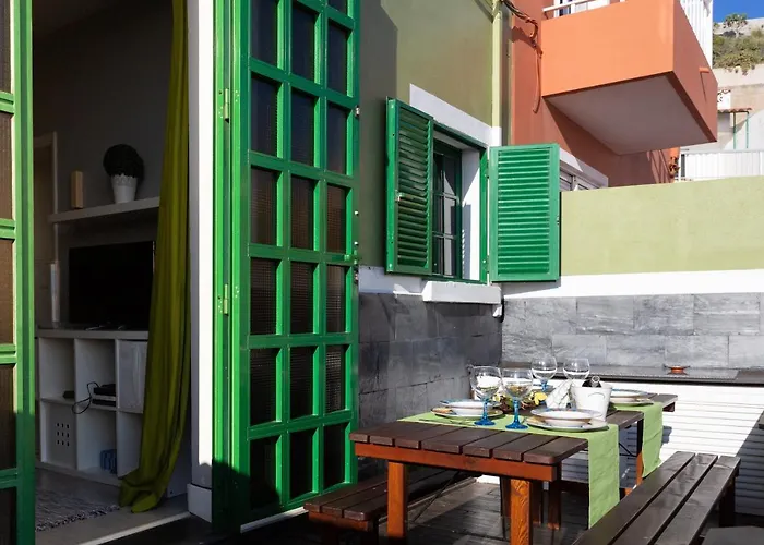 Home2book Charming Sea Front House *