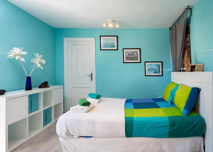 Home2book Charming Sea Front House Дом отдыха *