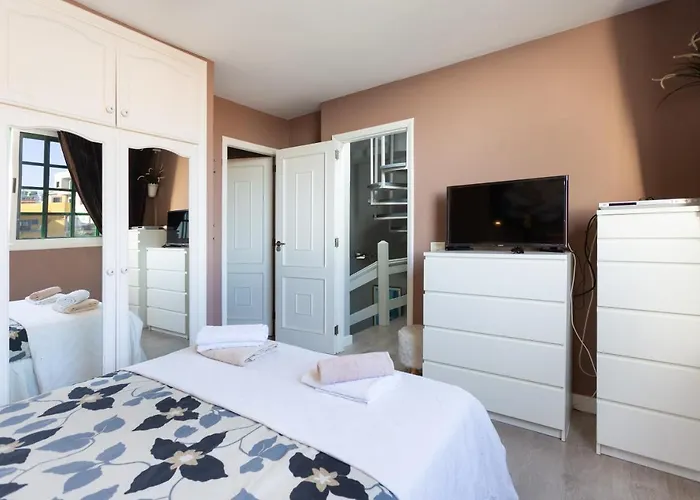 Home2book Charming Sea Front House