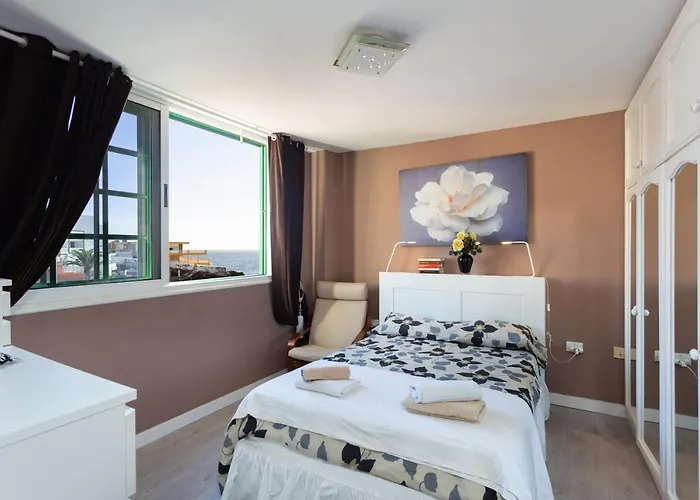 Dom wakacyjny Home2book Charming Sea Front House