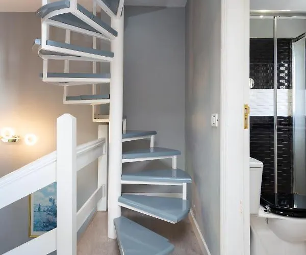 Home2book Charming Sea Front House *