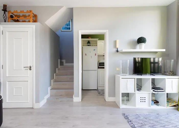 Дом отдыха Home2book Charming Sea Front House