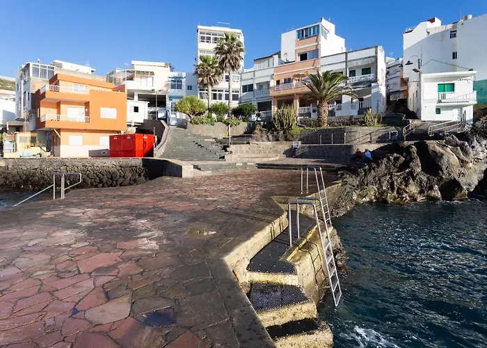 Home2book Charming Sea Front House * Эль-Эскобональ