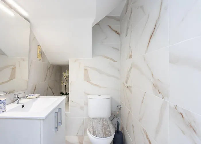 Home2book Charming Sea Front House * Эль-Эскобональ